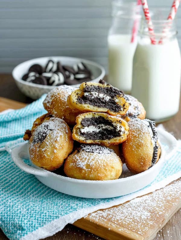 fried oreo served