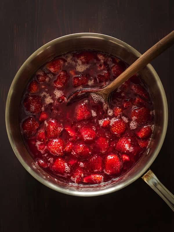 strawberry jam cooking