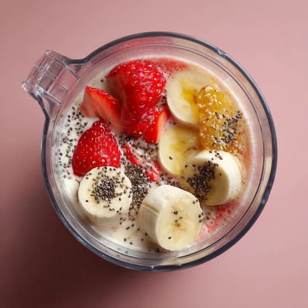 strawberry smoothie blender